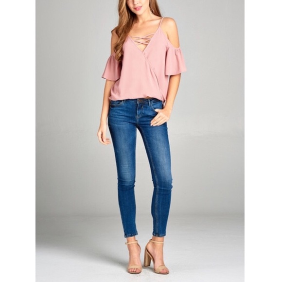 🚨FINAL PRICE 🚨OFF THE SHOULDER CREPE TOP - Picture 3 of 4